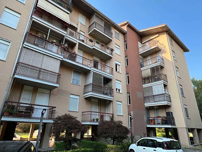 Appartamento quadrilocale in vendita in Piazza Avis, Pinerolo