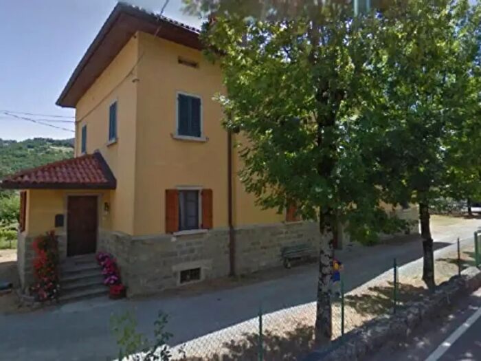 Appartamento con 6 locali in vendita in Via Centrale, Ventasso