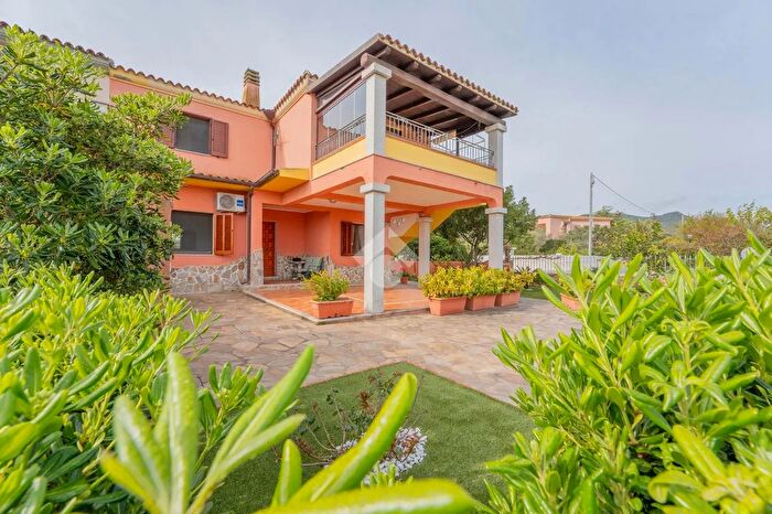 Casa con 6 locali in vendita in Via Parigi, San Teodoro