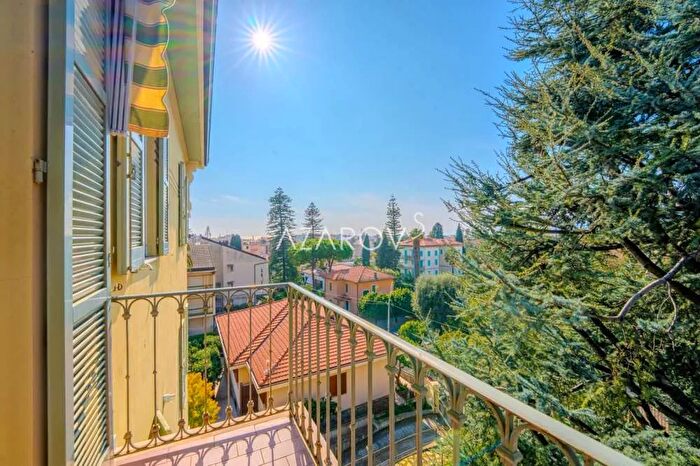 Appartamento trilocale in affitto in Bordighera