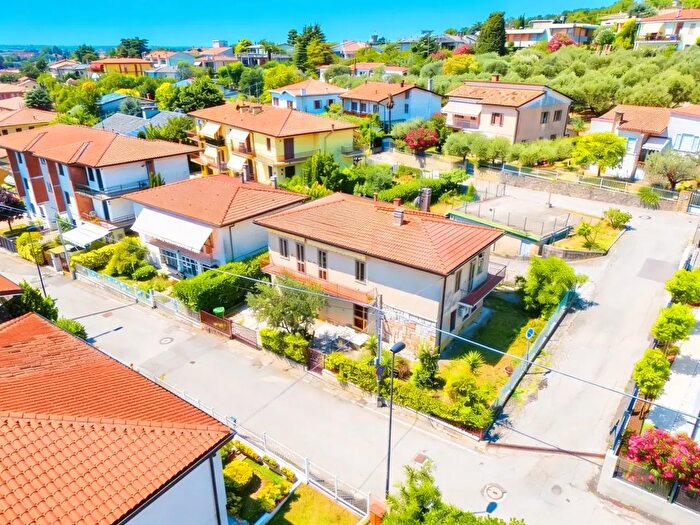 Casa con 5 locali in vendita in Via John Fitzgerald Kennedy, Este