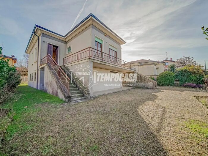 Casa trilocale in vendita in Via Luigi Cadorna, Fagnano Olona