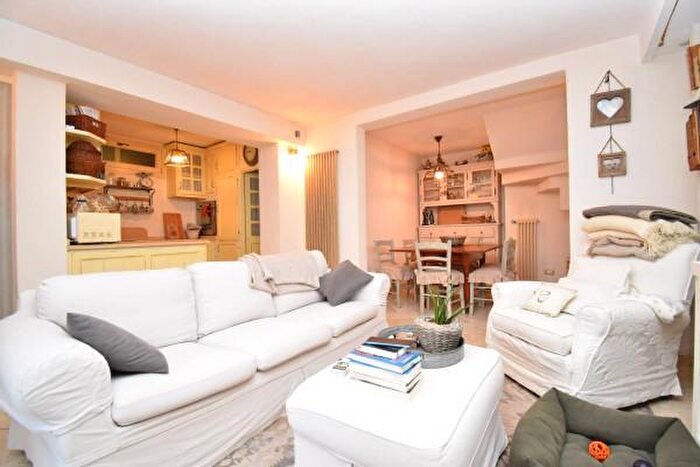 Casa trilocale in vendita in Via Giuseppe Garibaldi, Pietrasanta