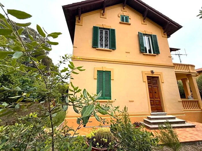 Casa con 6 locali in vendita in Livorno