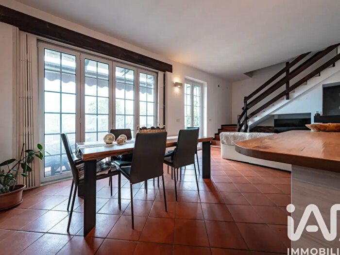 Casa quadrilocale in vendita in Via Calchirola, Bosisio Parini