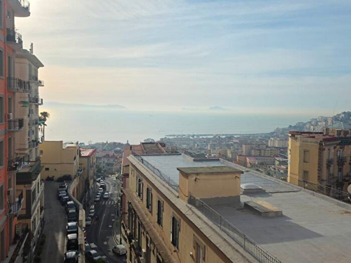 Appartamento con 5 locali in affitto in Via Torquato Tasso, Vomero, Napoli