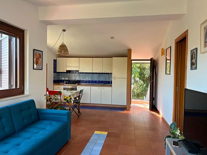 Appartamento quadrilocale in vendita in Contrada Cannetiello, Pollica