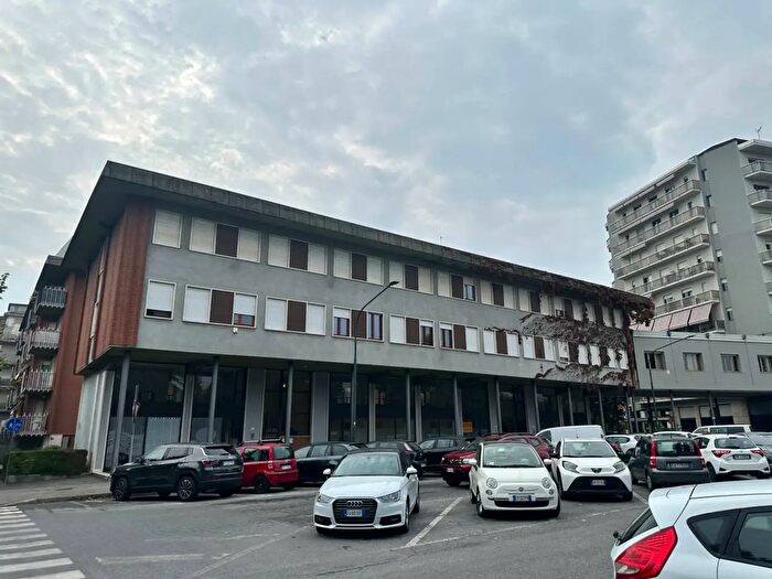 Appartamento con 7 locali in vendita in Largo Campana, Mondovi'