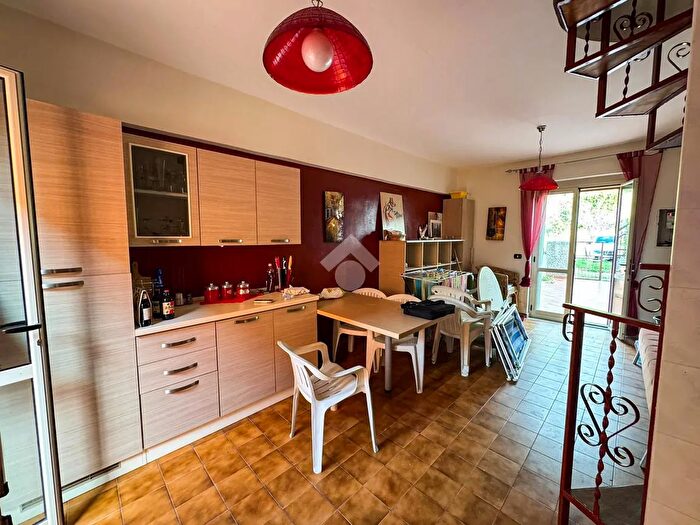 Appartamento trilocale in vendita in Viale degli Oleandri, Falconara Albanese