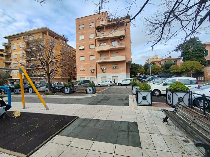 Appartamento con 5 locali in vendita in Via Ferdinando Palasciano, Roma