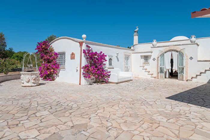 Casa con 11 locali in vendita in Contrada San Benedetto, Ostuni