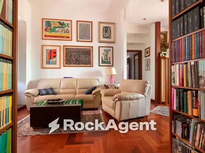Appartamento con 5 locali in vendita in Via Giuseppe Raffaelli, Catanzaro