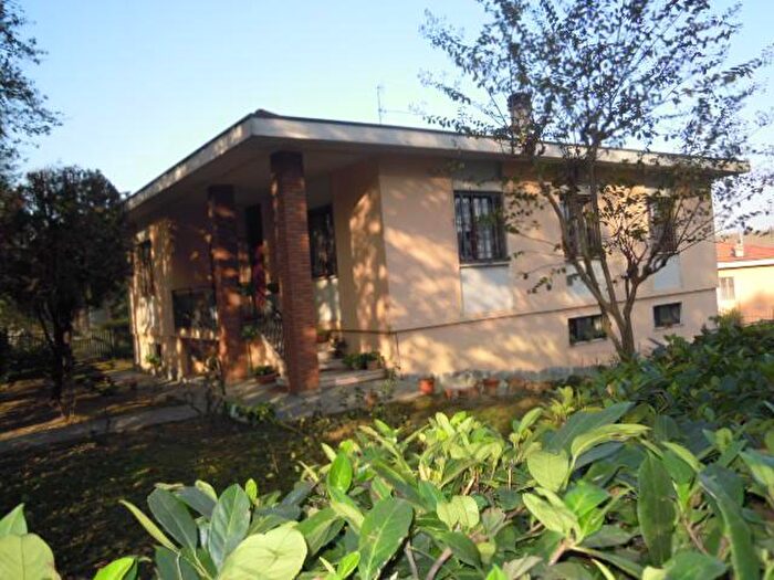 Casa con 9 locali in vendita in Stradella