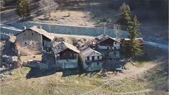 Casa con 6 locali in vendita in Frazione Delaz, Brusson