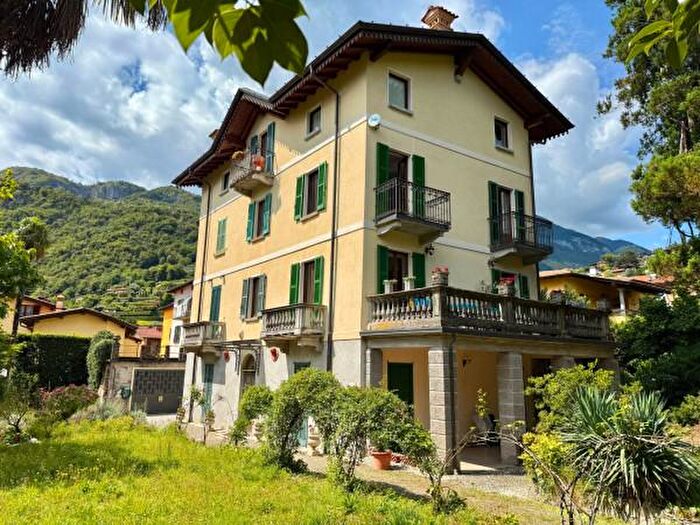 Appartamento trilocale in vendita in Via dei Fabbri, Menaggio