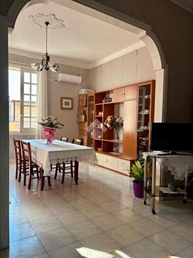 Appartamento con 5 locali in vendita in Via Parteolla, Cagliari