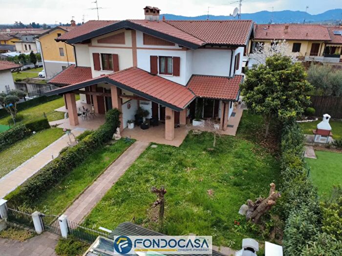 Casa con 7 locali in vendita in Via Duomo, Cazzago San Martino