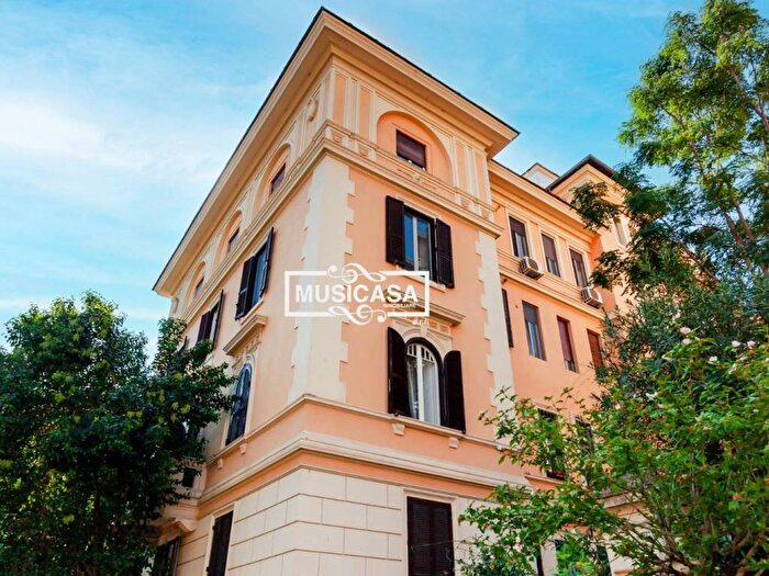Appartamento trilocale in affitto in Via Adige, Trieste Coppedè, Roma