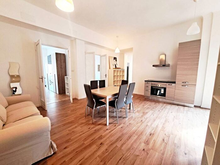 Appartamento con 6 locali in affitto in Via Pietro Teulié, Corso San Gottardo, Milano