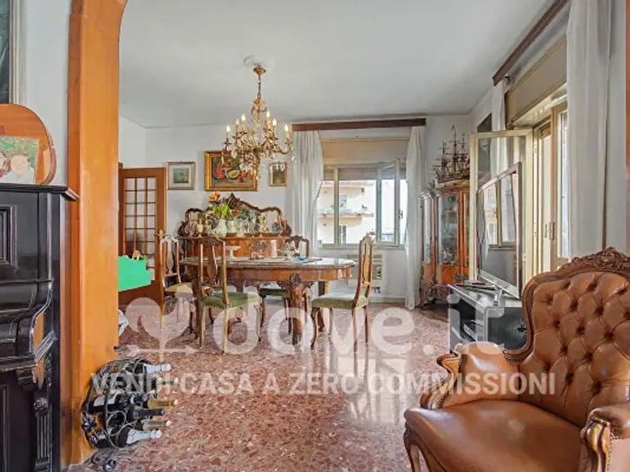 Appartamento quadrilocale in vendita in Via Domenico Fontana, Napoli
