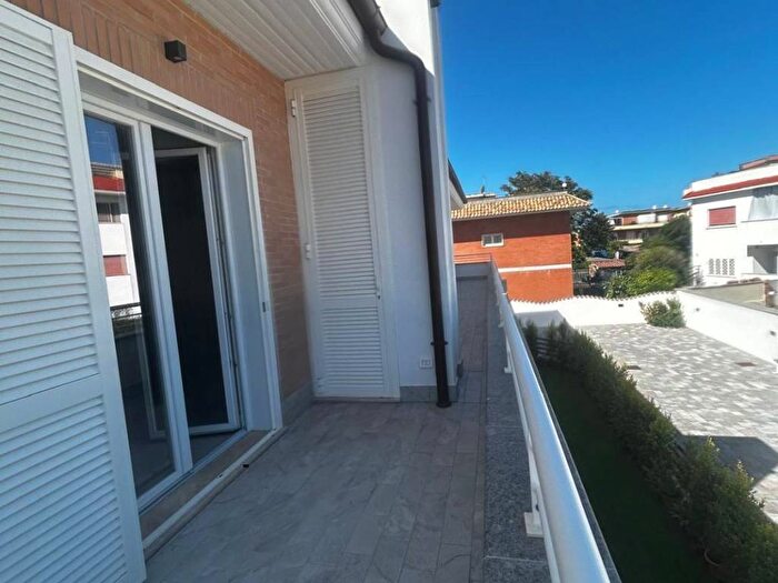 Appartamento trilocale in affitto in Viale del Sole, Lavinio Mare, Anzio