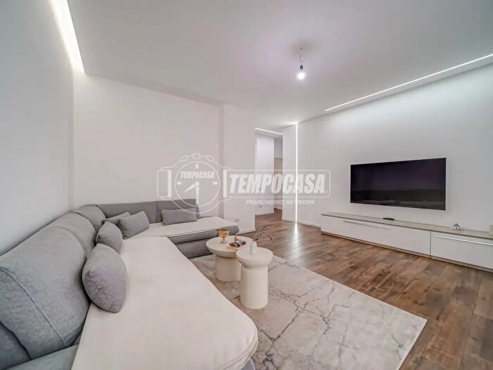 Appartamento trilocale in vendita in Via del Lavoro, Gallarate