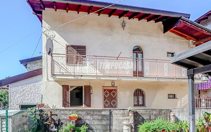 Casa trilocale in vendita in Via Righetti, Cugliate Fabiasco