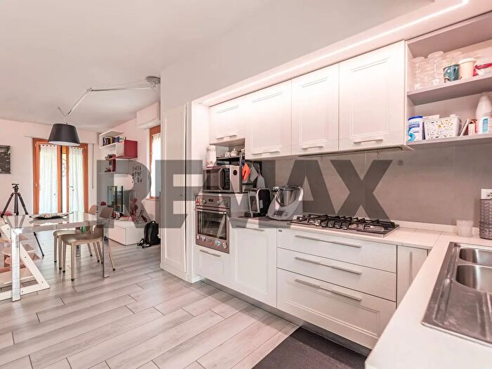 Appartamento con 8 locali in vendita in Via Dante Alighieri, Castelplanio