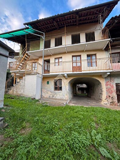 Casa con 5 locali in vendita in Frazione Vignetti, Forno Canavese