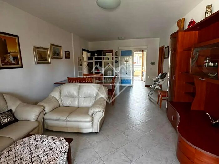 Appartamento con 7 locali in vendita in Massa