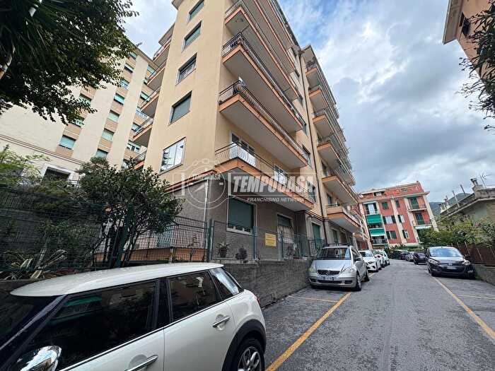 Appartamento trilocale in vendita in Via Giovanni Arrivabene, Genova