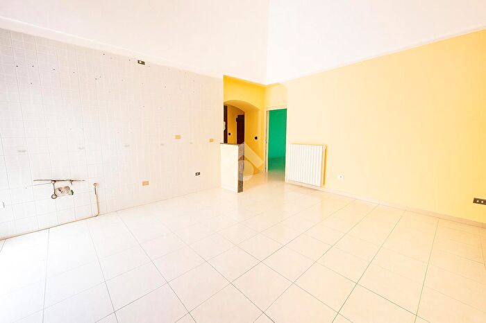 Appartamento trilocale in vendita in Via Corona, Foggia