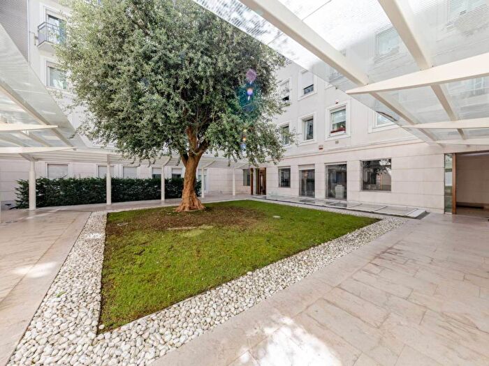 Appartamento trilocale in affitto in Via Maria Teresa, Carrobbio, Milano