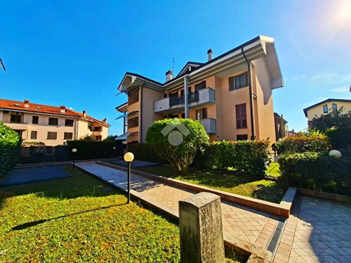 Appartamento trilocale in vendita in Via Marzo, Cavenago Di Brianza