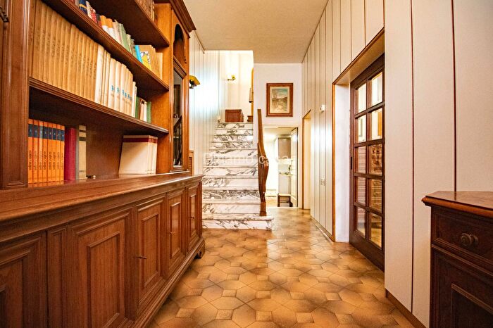 Casa con 5 locali in vendita in Prato