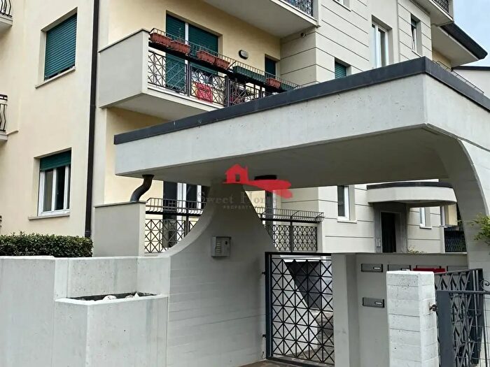 Appartamento con 7 locali in vendita in Via Monte S Marco, Udine