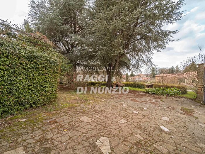 Casa con 10 locali in vendita in Rocca Priora