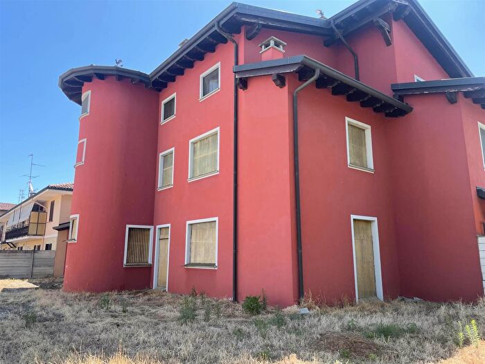 Casa quadrilocale in vendita in Mortara