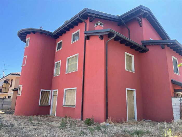 Case in Vendita e in Affitto - 3