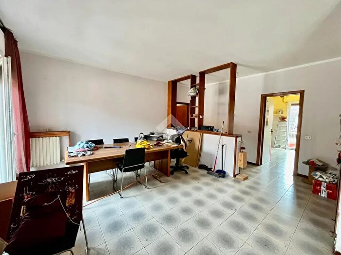 Appartamento quadrilocale in vendita in Via Francesca Vecchia, Uzzano