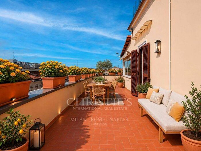 Casa con 6 locali in affitto in Via Del Tritone, Barberini, Roma