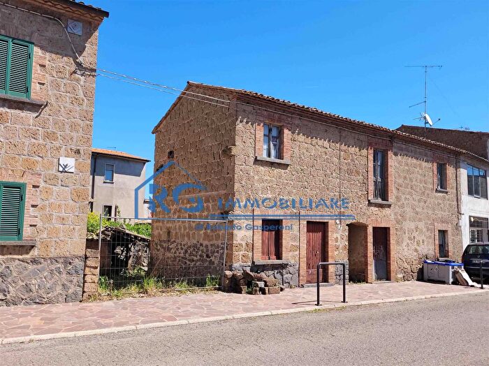 Appartamento quadrilocale in vendita in Via Teverina, Bagnoregio