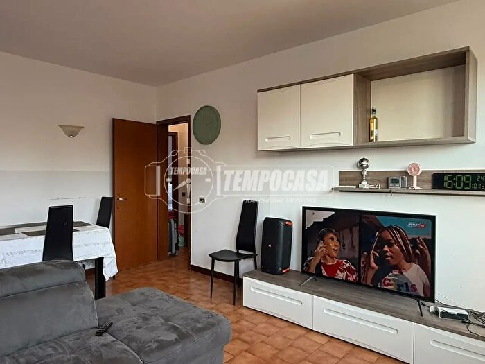 Appartamento trilocale in vendita in Via dei Pioppi, Legnano