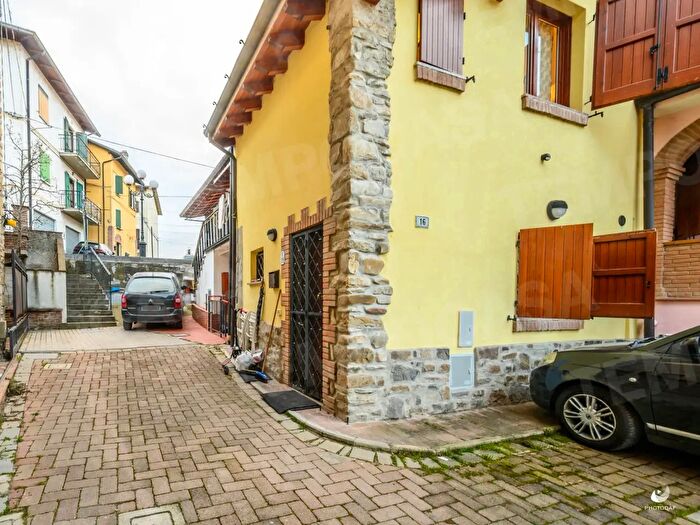 Casa bilocale in vendita in Via Castello, Castellarano
