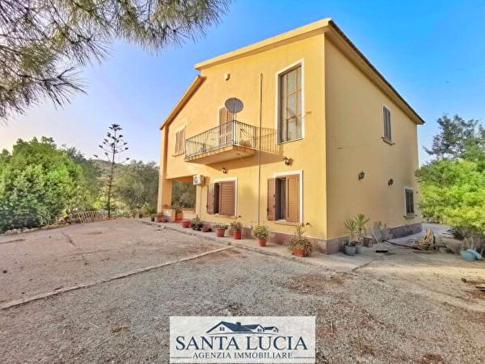 Casa con 6 locali in vendita in Strada Statale delle Solfare, Caltanissetta