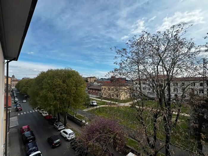 Appartamento con 6 locali in vendita in Pisa