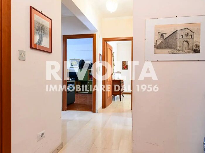 Appartamento trilocale in vendita in Via del Fornetto, Roma