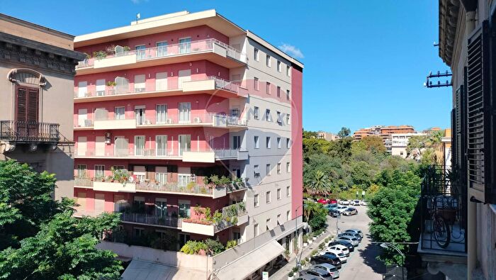 Appartamento quadrilocale in vendita in Via XX Settembre, Palermo