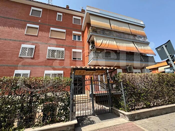 Appartamento trilocale in vendita in Via Mura dei Francesi, Ciampino