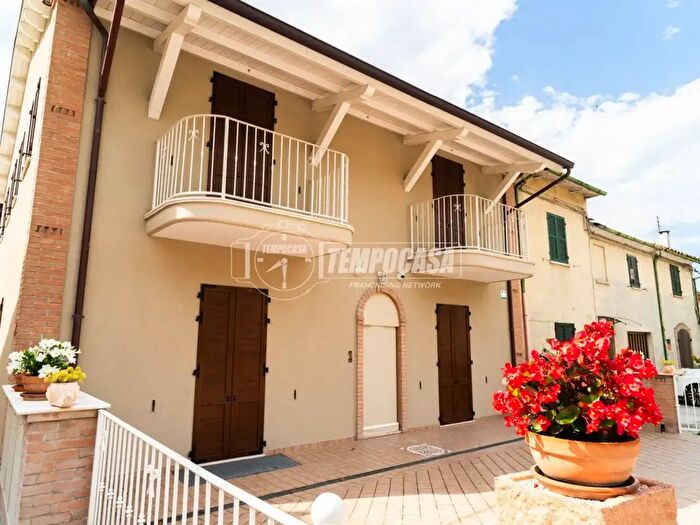 Casa in vendita in Via Flaminia, Colli al Metauro